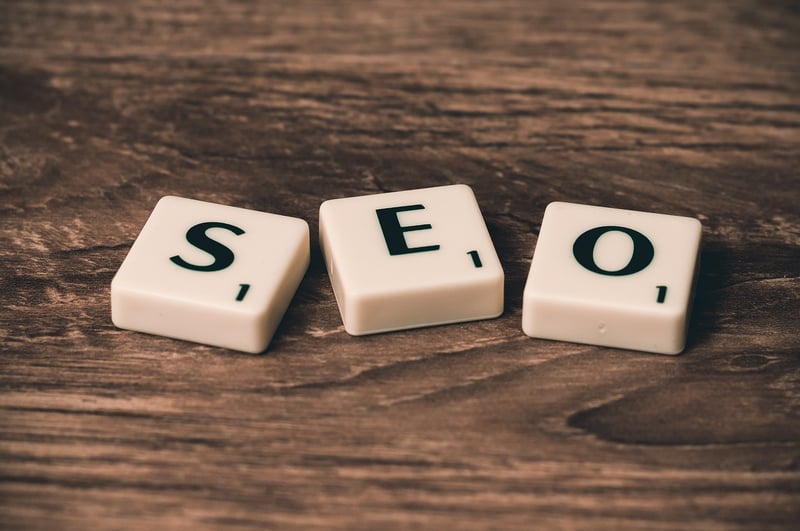Optimiser le référencement de votre site web en 2026 avec des outils informatiques efficaces